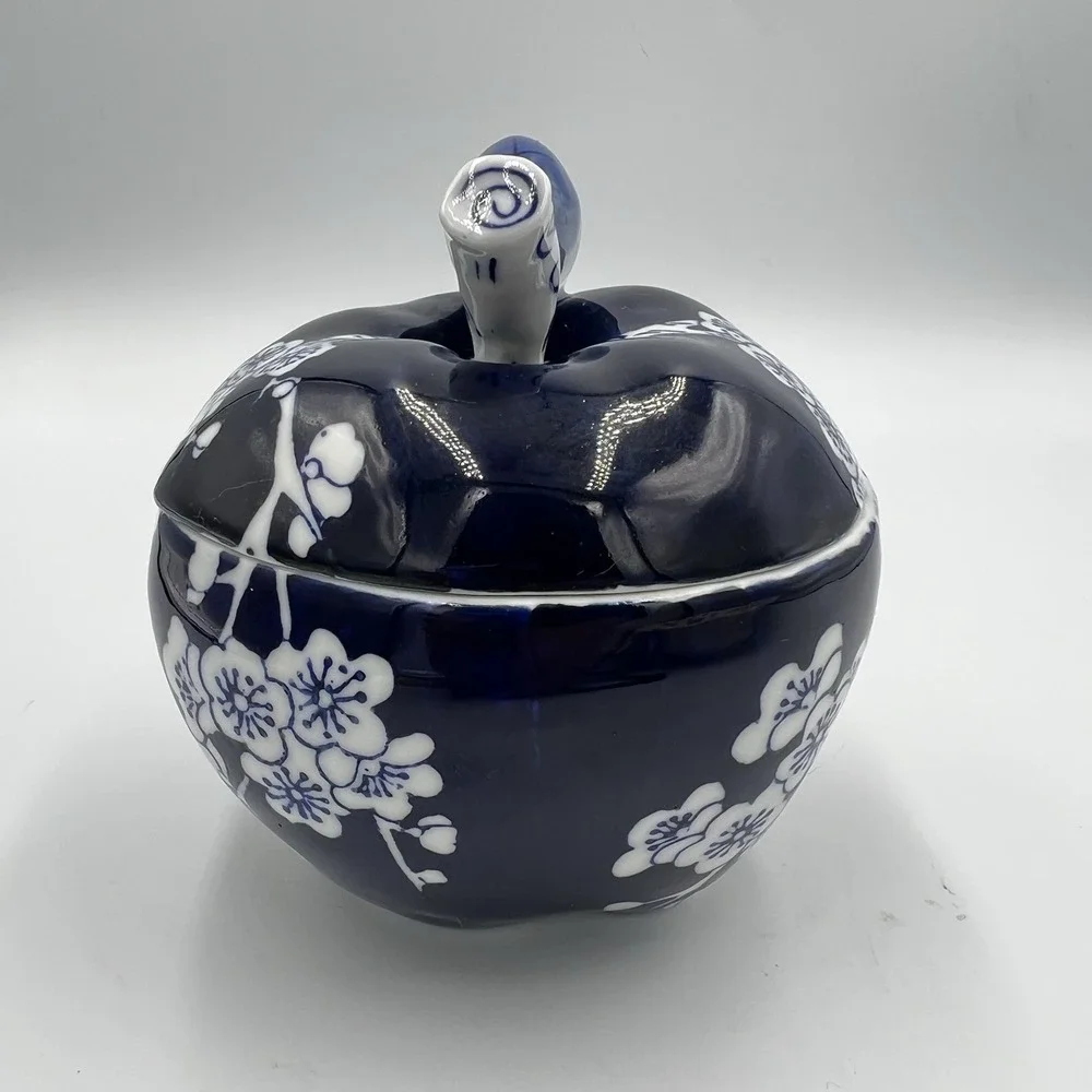 Gump's San‎ Francisco Blue White Porcelain Apple Jar Lid Prunus Cherry Blossom